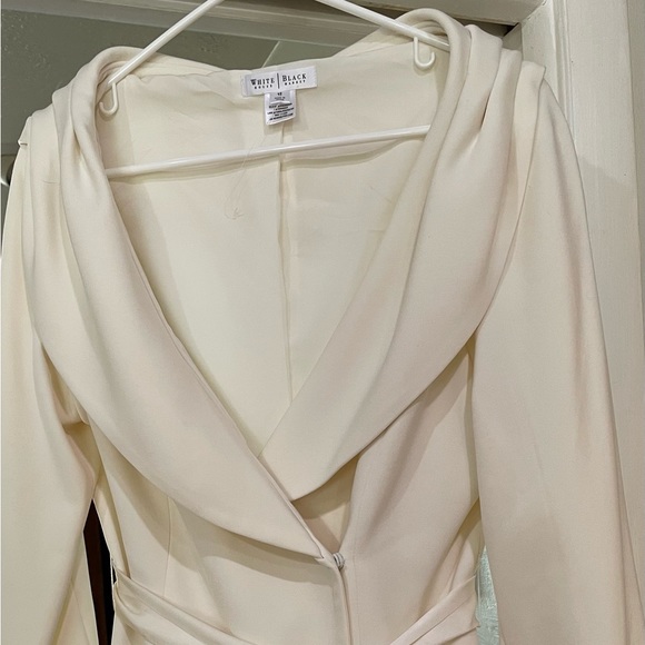 Bring on the season with this elegant Winter white  top! - Picture 1 of 5